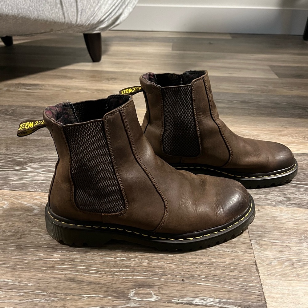 Dr. Martens 2976 Cambridge Brush Chelsea Rosita Boot Vegan